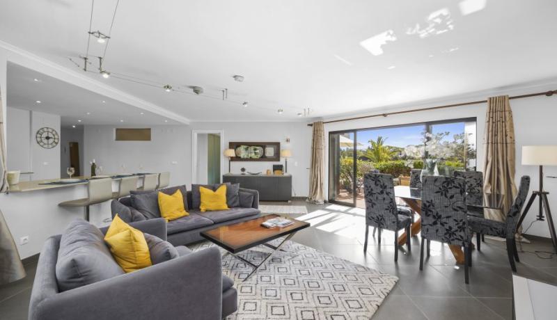 Lakeside Garden Apartment