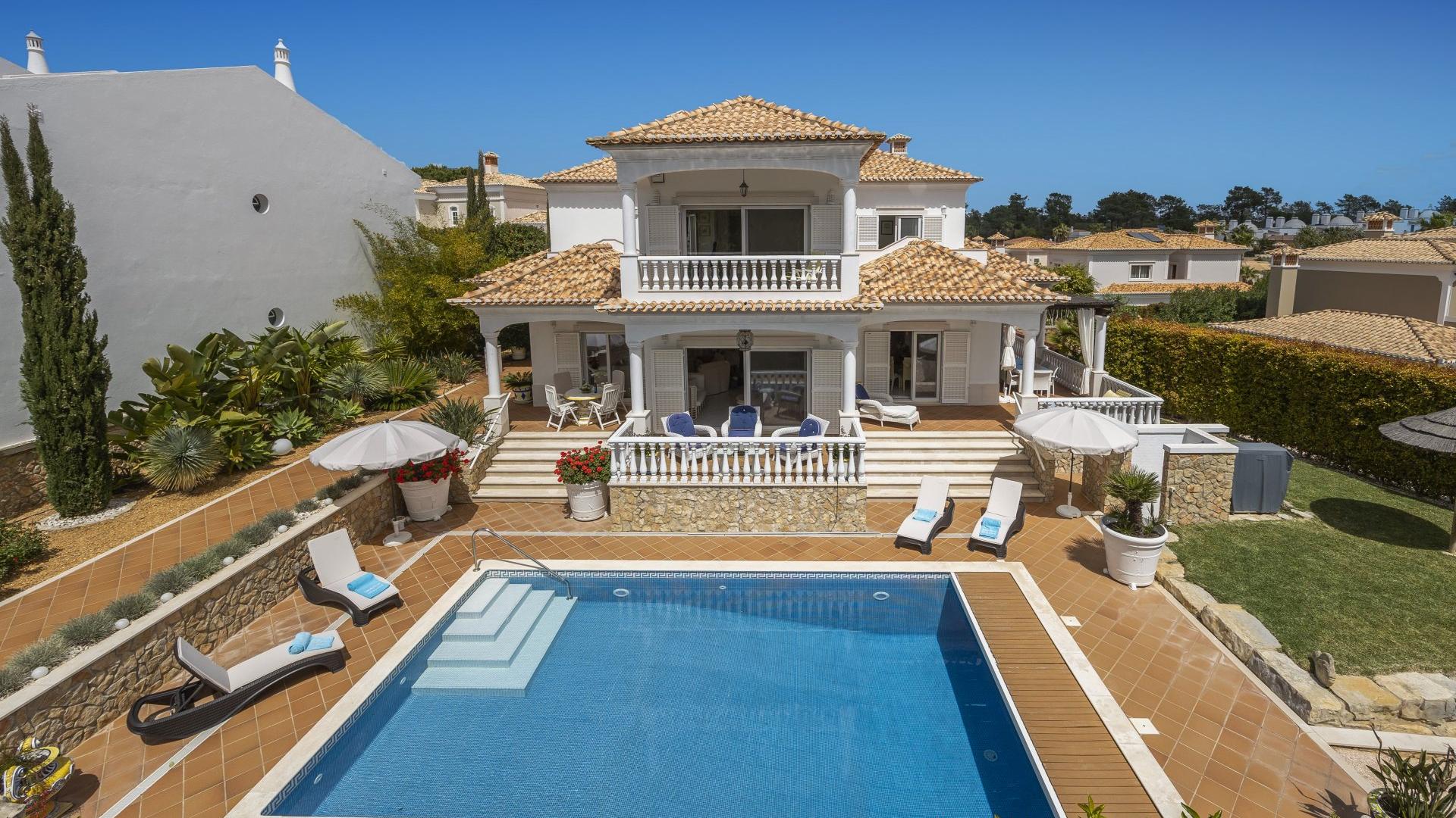 Villa Endless Summer - Varandas do Lago, Quinta do Lago, Algarve - Villa_Endless_Summer_Exterior_1.jpg