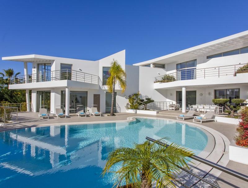 SandyBlue's 'Book with Confidence' 