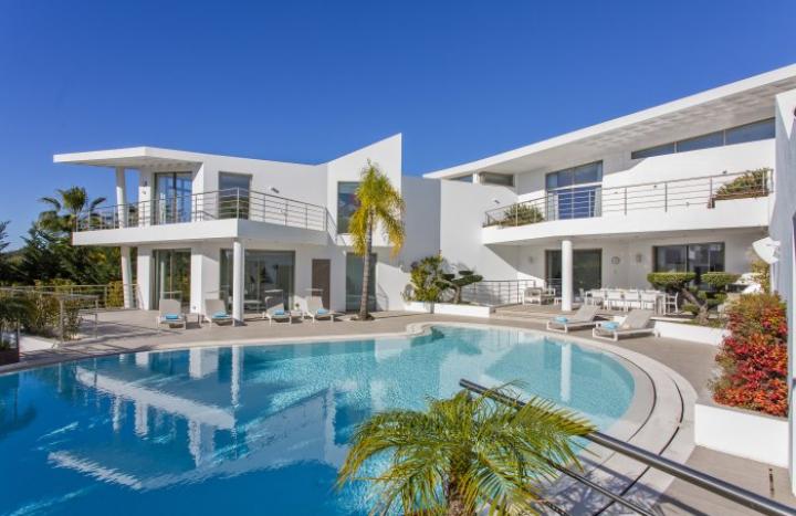 SandyBlue's 'Book with Confidence' 