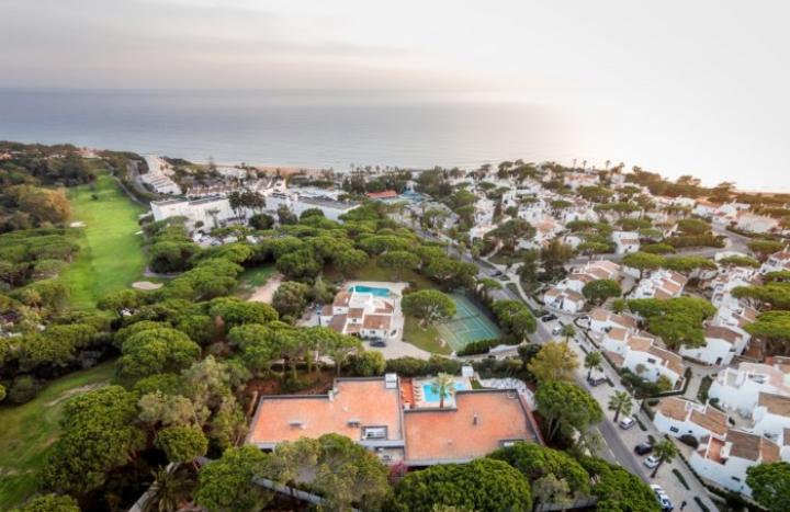 Exploring Vale do Lobo