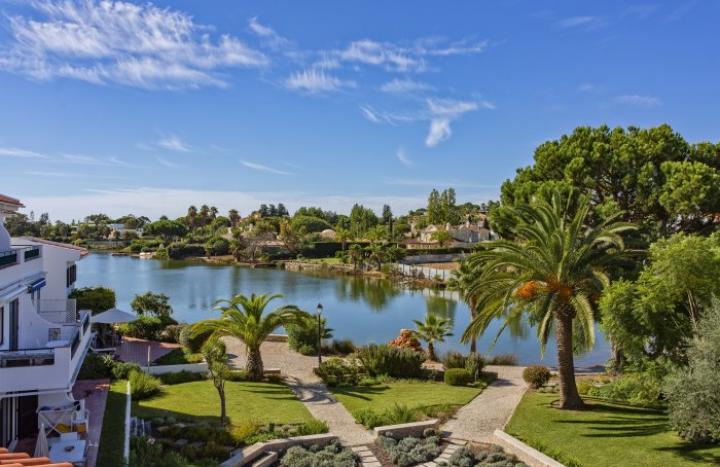 Exploring Lakeside Village