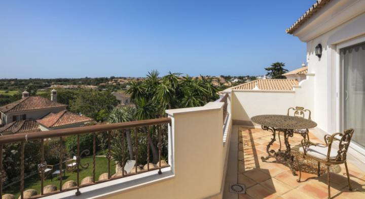 Exploring Pinheiros Altos 