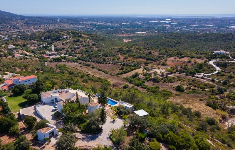 Exploring Santa Bárbara de Nexe