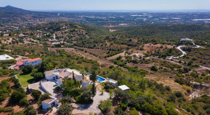 Exploring Santa Bárbara de Nexe