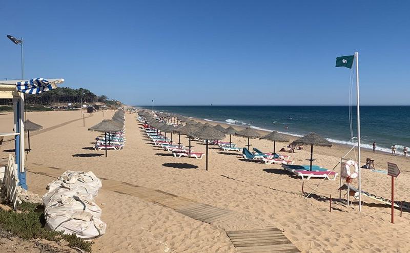 SandyBlue in the news – standing in support of the Algarve! 